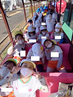 汽車や乗り物にたくさん乗りました<br>
