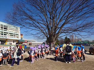楽しい遠足も終わり、<br>幼稚園に向けて出発！<br>